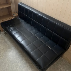 黒ソファーの画像