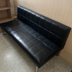 黒ソファーの画像