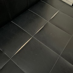 黒ソファーの画像