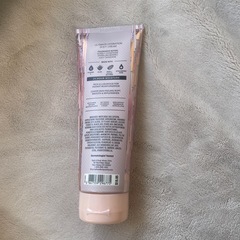 日本未販売　ボディクリームの画像