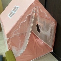 ●良品●プレゼントにも◎ピンクのキッズテント 飾りライト付き
おもちゃ　室内の画像