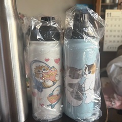 タンブラーと水筒の画像