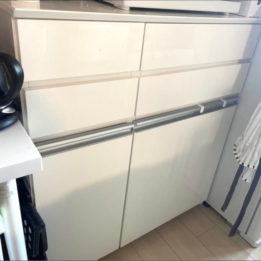 ニトリ　キッチンカウンター　食器棚