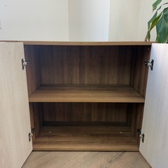 【無料！0円、2台です】レモダ 木製キャビネット 2段 扉付き 下置き用 書庫 収納棚 鍵付き 幅800×奥行443×高さ732mm (アジャスター使用時740mm) Pコード:259576 の画像