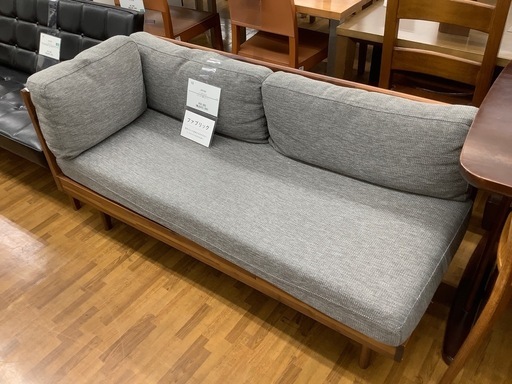 90分の無料軽トラック貸出サービス！unico ベンチアームソファー