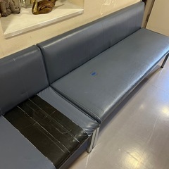 ソファー3台　ブルー系の画像