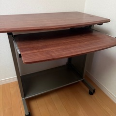 パソコンデスクの画像