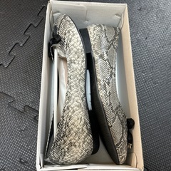 【新品未使用】パイソン柄シューズLLの画像