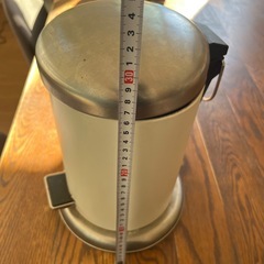 ペダル式コンパクトゴミ箱の画像