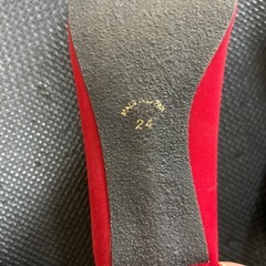 赤パンプス24cmの画像