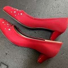 赤パンプス24cmの画像