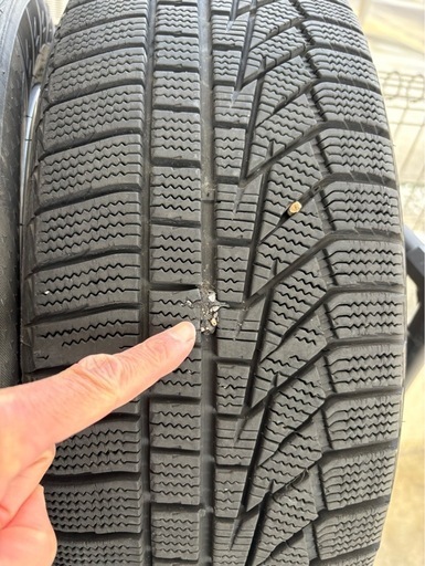 スタッドレスタイヤ　205/60R 16 
HANKOOK　WINTER i cept iz 2a  