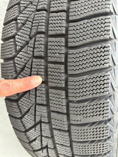 スタッドレスタイヤ　205/60R 16 
HANKOOK　WINTER i cept iz 2a  