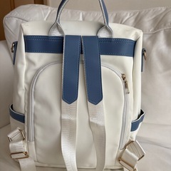 白✖️ブルー蝶と花のリュックの画像