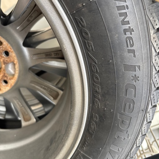 スタッドレスタイヤ　205/60R 16 
HANKOOK　WINTER i cept iz 2a  