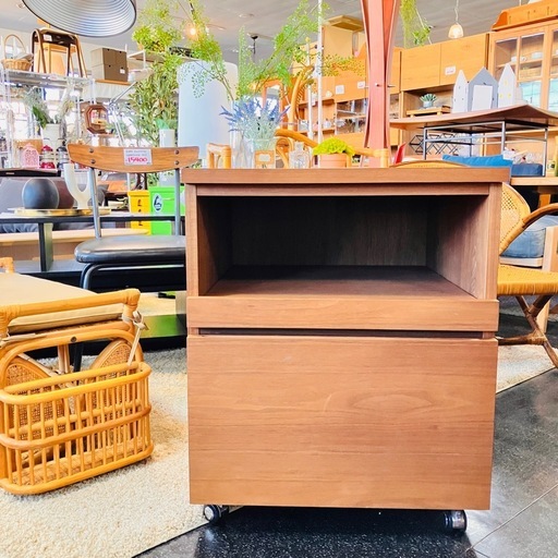 ウォールナット材　デスクワゴン　　引き出し　キャスター付き