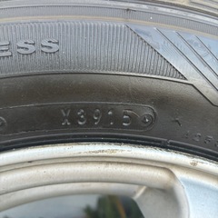 スタッドレスタイヤとアルミのセットの画像