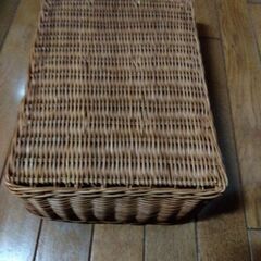 カゴ　2つの画像