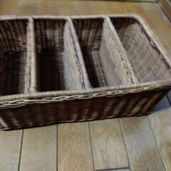 カゴ　2つの画像