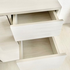 美品＊上品ホワイトの大容量キャビネット　幅90／引き出し付き
の画像