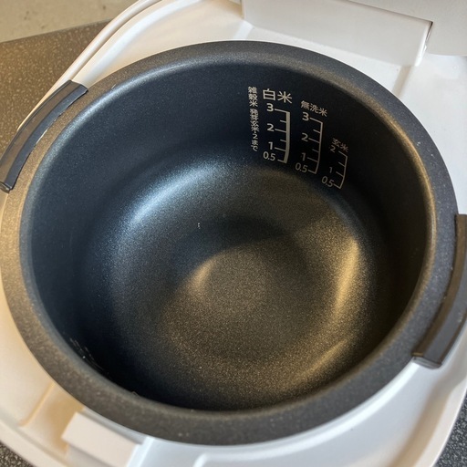 M2512-031 SHARP ジャー炊飯器 KS-CF05B-W ホワイト 3合炊き 2025年製 通電確認済み キズ汚れ有り
