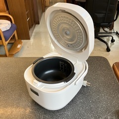 M2512-031 SHARP ジャー炊飯器 KS-CF05B-W ホワイト 3合炊き 2025年製 通電確認済み キズ汚れ有りの画像
