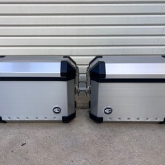 未使用　クーケース　アルミニウム パニアケース 2個セット　取付ベース付きの画像