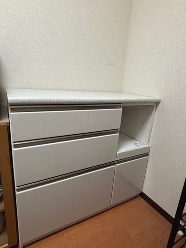 美品　キッチンカウンター　ホワイト　大理石調　3段　100cm幅　　フルオープン　　パワースライド　コンセント付き