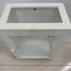 ガラス収納ケースの画像