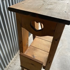 アンティーク調　サイドテーブルの画像