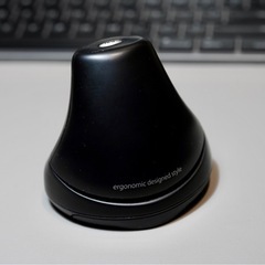 ワイヤレスエルゴノミクススティックマウス(サンワサプライ)の画像