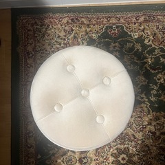 salut! 丸型ベルベットスツール（アイボリー）の画像