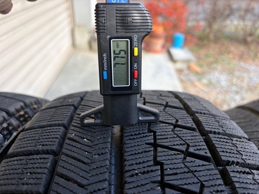 冬タイヤ16インチ★ 195/55R16 ★ ブリヂストンBLIZZAK VRX ★ PCD114アルミホイール付き ★ 深溝バリ山スタッドレス４本組み ★ 群馬発 ★ 直接引き取り歓迎 冬タイヤ16インチ☆ 195/55R16 ☆ ブリヂストン製スタッドレス