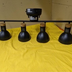 【中古】大阪引取歓迎　ニトリ　4灯ライト　照明器具　シーリングライト【KNLO011】の画像