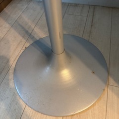 スタンド付きディスプレイラック／サイドテーブルの画像