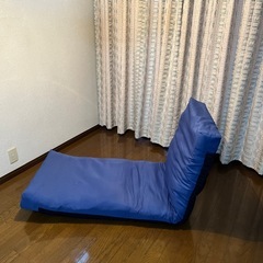 長い座椅子の画像