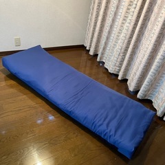 長い座椅子の画像