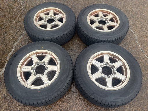 ハイエース キャラバン215/70R15スタッドレスタイヤ アルミ付き4本セット