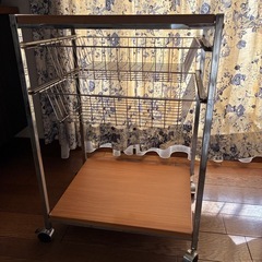 🌹天板付きステンレスキャスターワゴン　バスケット引出し2個付き　キャスター付き🌹 　の画像