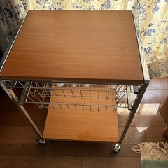 🌹天板付きステンレスキャスターワゴン　バスケット引出し2個付き　キャスター付き🌹 　の画像