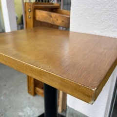 カフェテーブルの画像