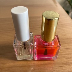 Nailistのピンクネイルカラーとpa plusの透明トップコートの画像