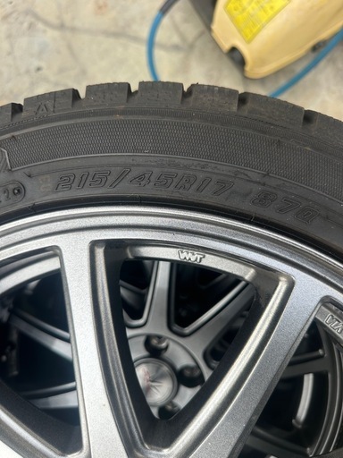 タイヤ　215/45/R17