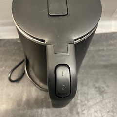 【中古】電気ケトル　1.6リットル　沸くのも早い【E1204IL】の画像