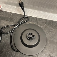 【中古】電気ケトル　1.6リットル　沸くのも早い【E1204IL】の画像