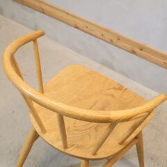 人気の無印良品(MUJI)のオーク無垢材を使用したダイニングチェアー2脚セットです！！北欧モダンスタイルなどナチュラルテイストにおススメの木製椅子は2人暮らしにもぴったりです♪の画像