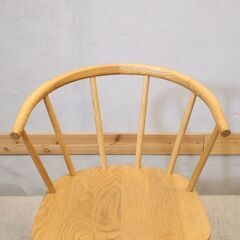 人気の無印良品(MUJI)のオーク無垢材を使用したダイニングチェアー2脚セットです！！北欧モダンスタイルなどナチュラルテイストにおススメの木製椅子は2人暮らしにもぴったりです♪の画像