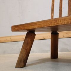 家具制作家の矢澤金太郎作、ゆったりチェアー/左肘です。日本伝統の木工技術『指物技法』をベースにした、素朴ながらも味わい深いデザインのアームチェア。リビングでのくつろぎのひと時を楽むのにピッタリです♪の画像