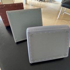 ブラウンベンチ2、三角クッショングレー2、胸あて1の画像