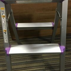 ♪ 脚立 アルミ 2段 折り畳み 踏み台 足場台 生活 外作業 高さ約61cm 中古品 (NF251204) Zi-2350の画像